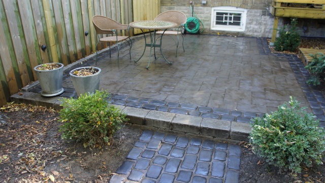 Thornbury patio and Courtstone walkway